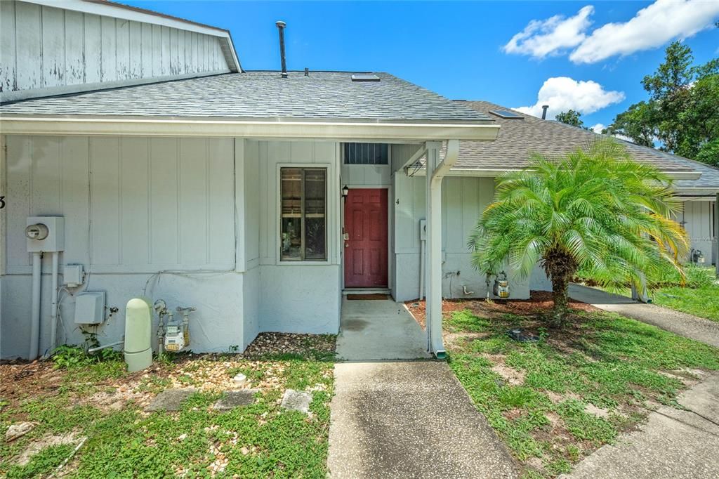 For Sale: $169,909 (2 beds, 1 baths, 887 Square Feet)