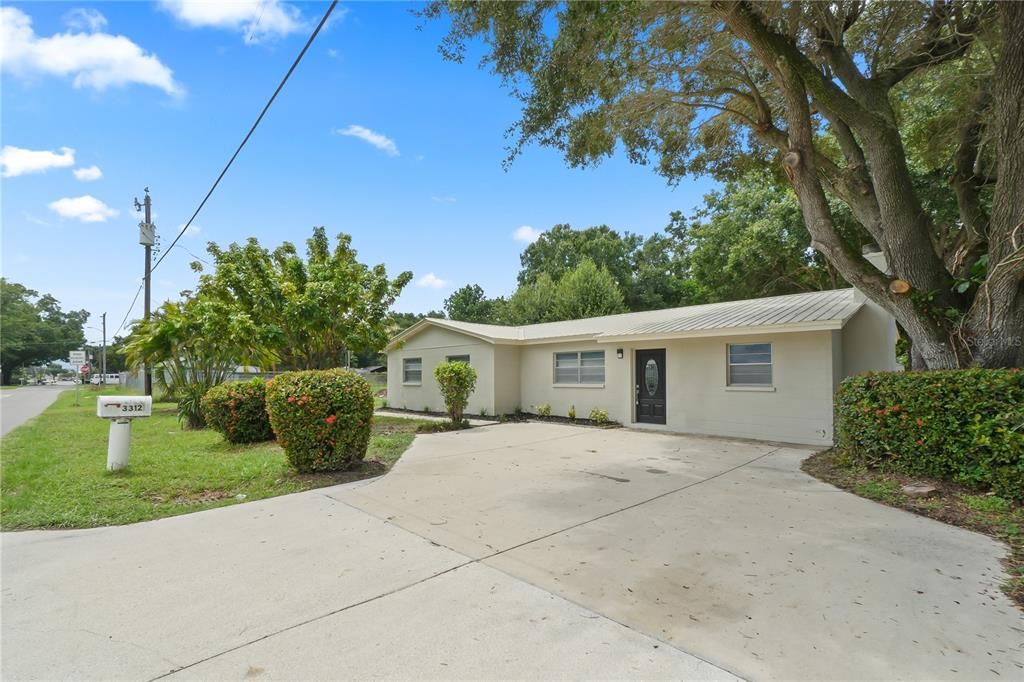 Recently Sold: $325,000 (3 beds, 2 baths, 1388 Square Feet)