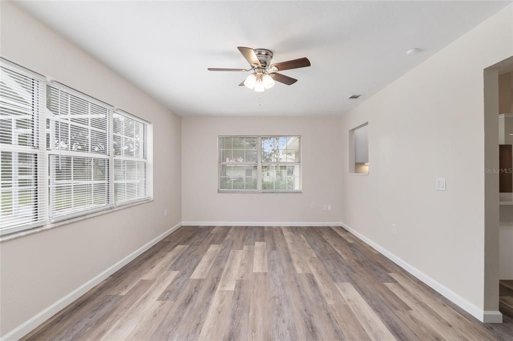 Active With Contract: $350,000 (3 beds, 2 baths, 1824 Square Feet)