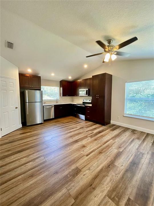 For Rent: $1,950 (3 beds, 2 baths, 1310 Square Feet)