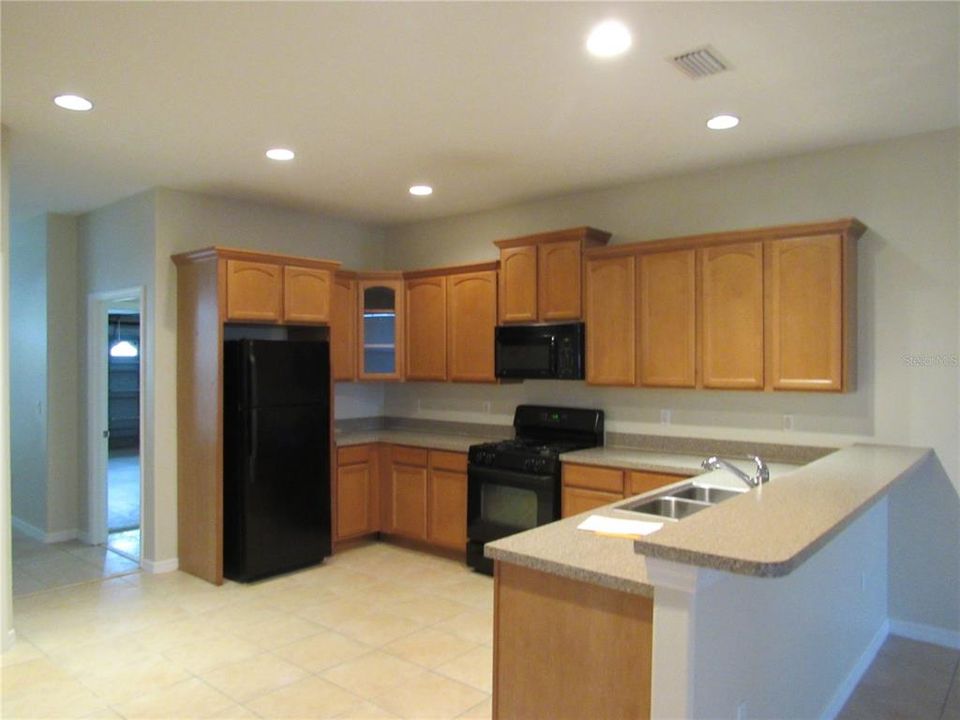 For Rent: $2,500 (4 beds, 3 baths, 2494 Square Feet)