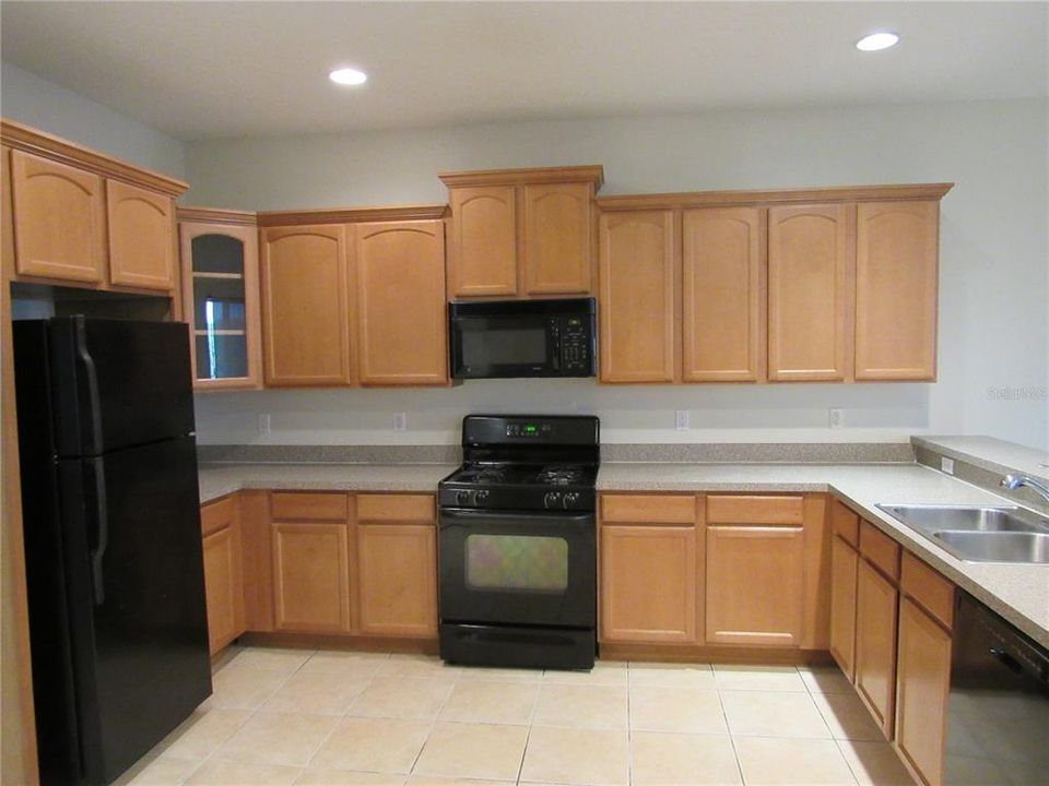 For Rent: $2,500 (4 beds, 3 baths, 2494 Square Feet)