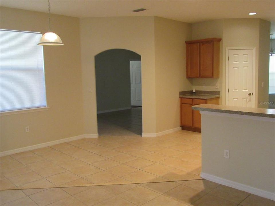 For Rent: $2,500 (4 beds, 3 baths, 2494 Square Feet)