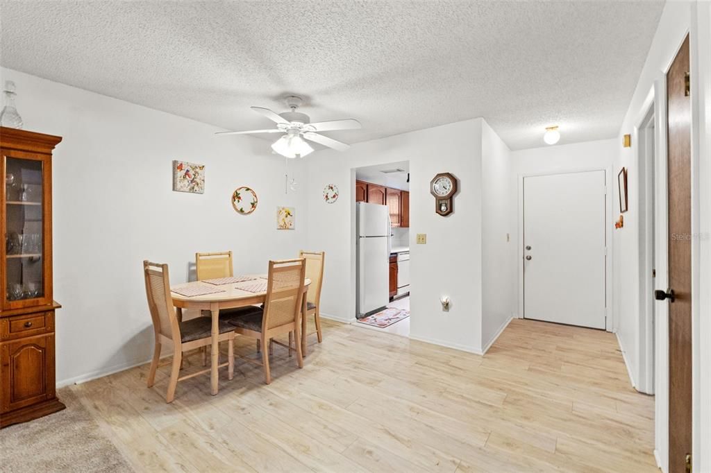 Active With Contract: $115,000 (2 beds, 2 baths, 1135 Square Feet)