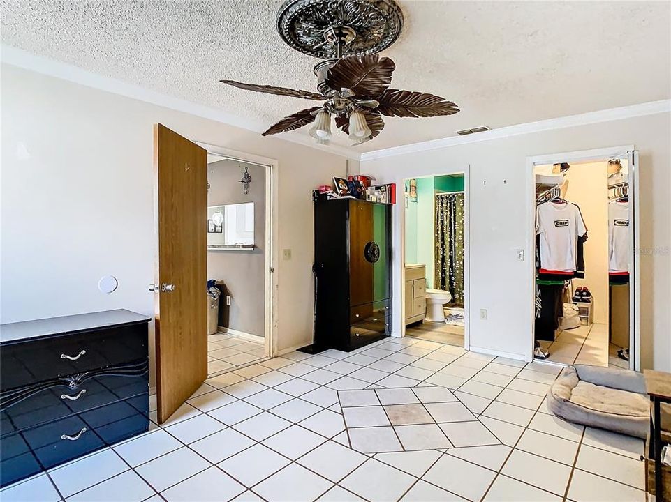 For Sale: $294,500 (3 beds, 2 baths, 1624 Square Feet)