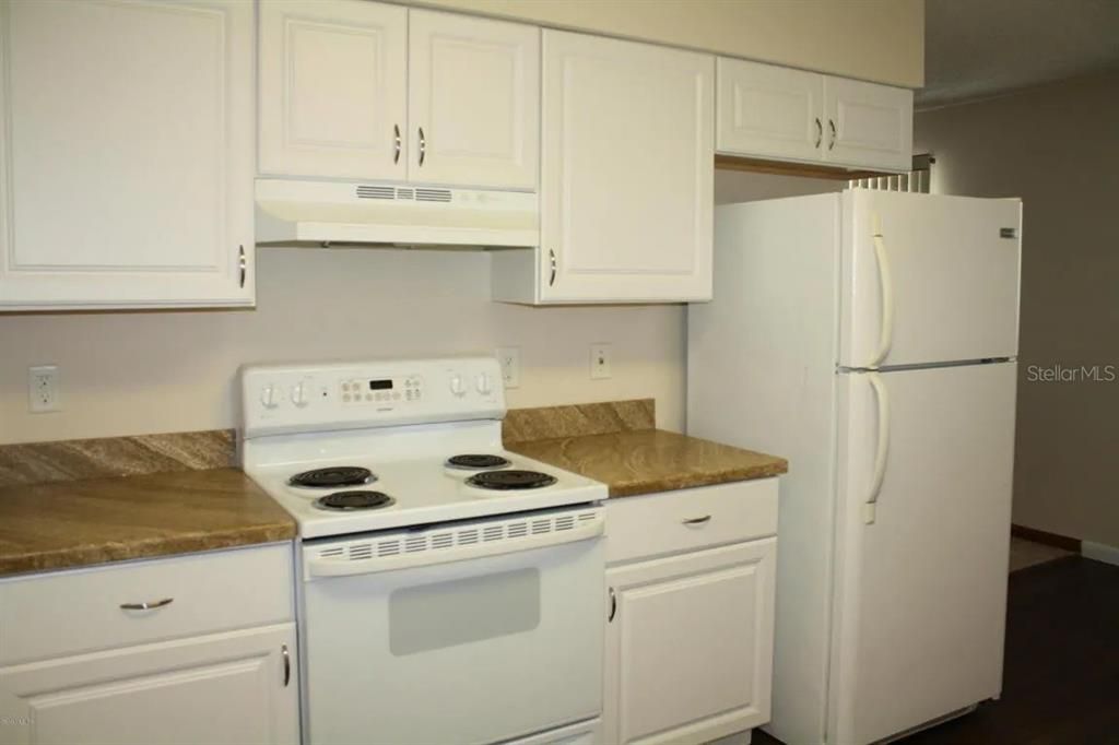 For Rent: $1,300 (2 beds, 2 baths, 864 Square Feet)