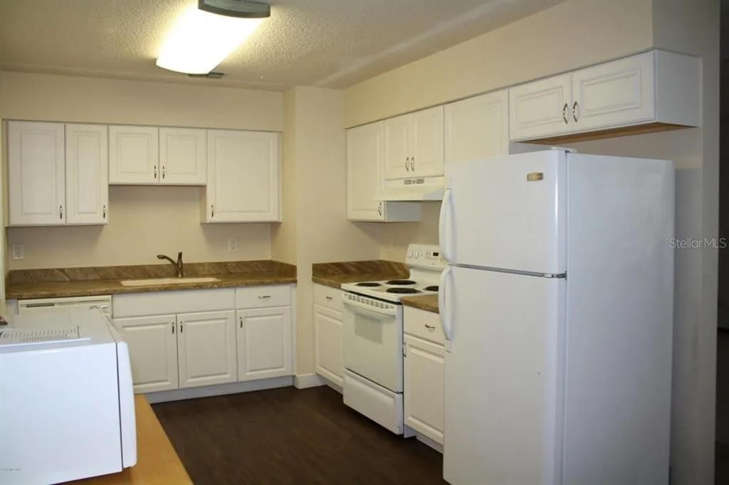 For Rent: $1,300 (2 beds, 2 baths, 864 Square Feet)