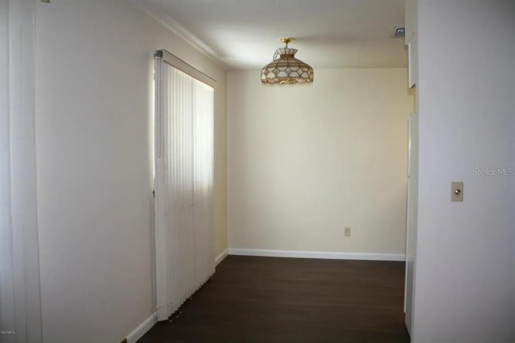 For Rent: $1,300 (2 beds, 2 baths, 864 Square Feet)