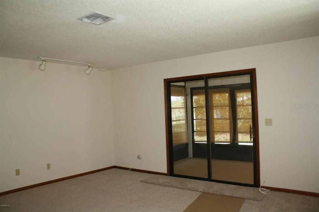 For Rent: $1,300 (2 beds, 2 baths, 864 Square Feet)