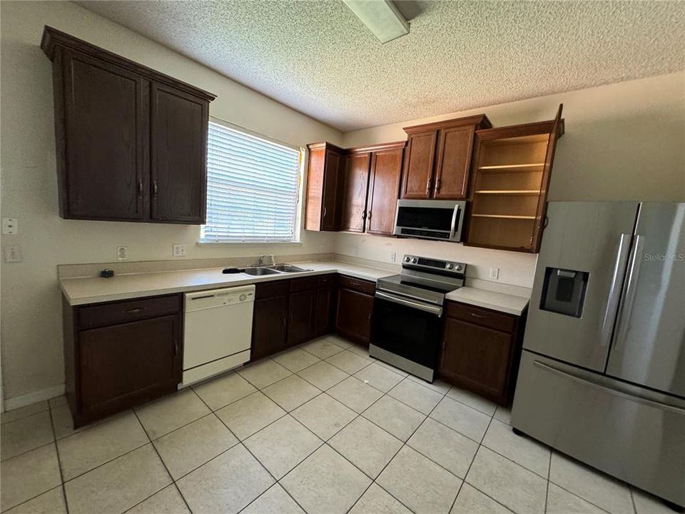 For Rent: $1,895 (3 beds, 2 baths, 1650 Square Feet)