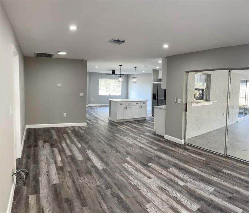 For Sale: $334,700 (3 beds, 2 baths, 1361 Square Feet)