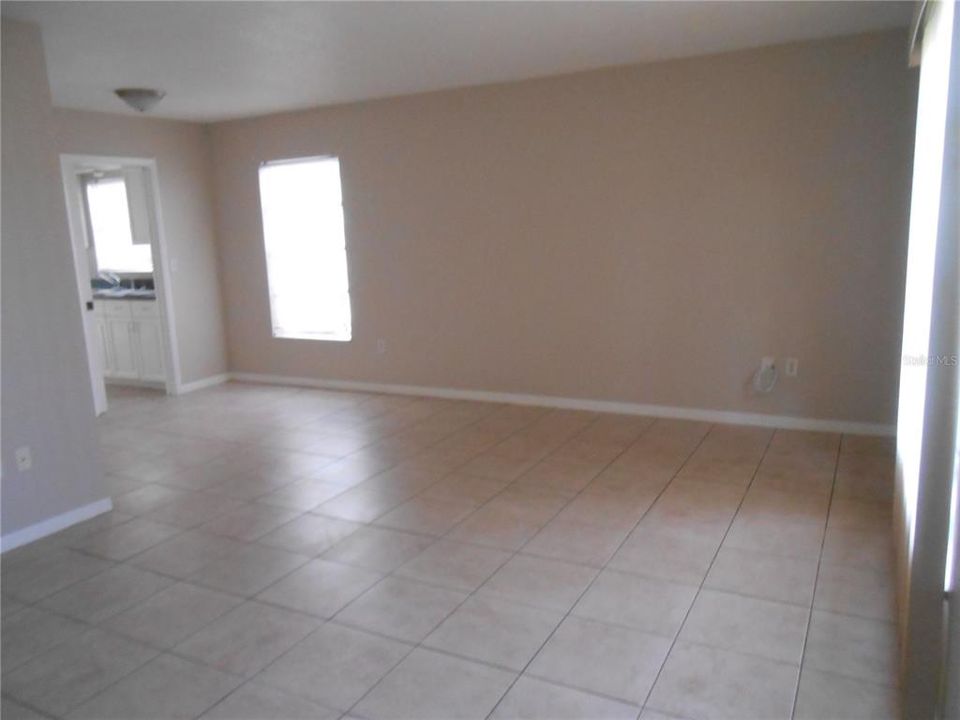 For Rent: $1,650 (2 beds, 1 baths, 989 Square Feet)