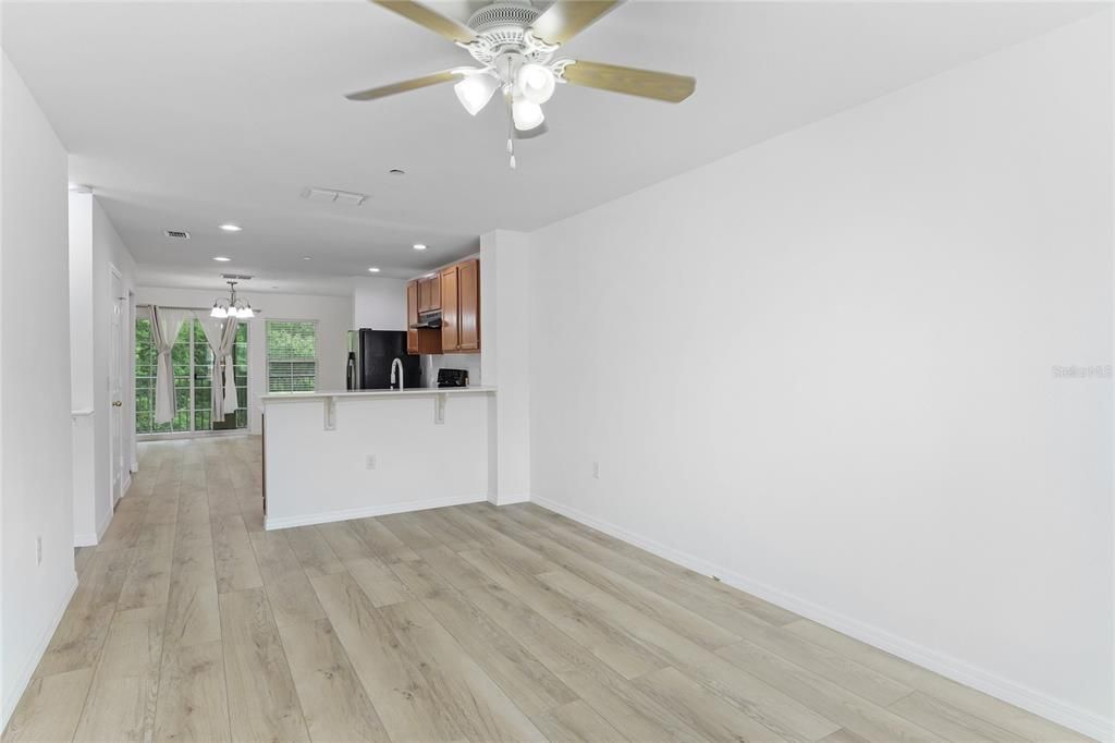 Active With Contract: $2,000 (2 beds, 2 baths, 1092 Square Feet)