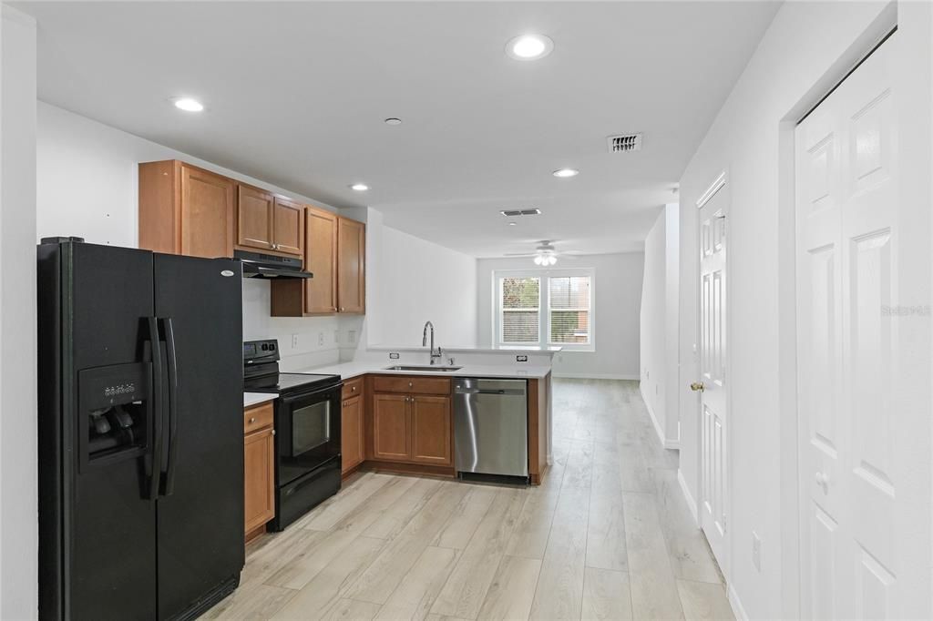 Active With Contract: $2,000 (2 beds, 2 baths, 1092 Square Feet)