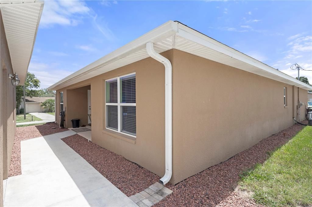 Active With Contract: $355,000 (3 beds, 2 baths, 1511 Square Feet)