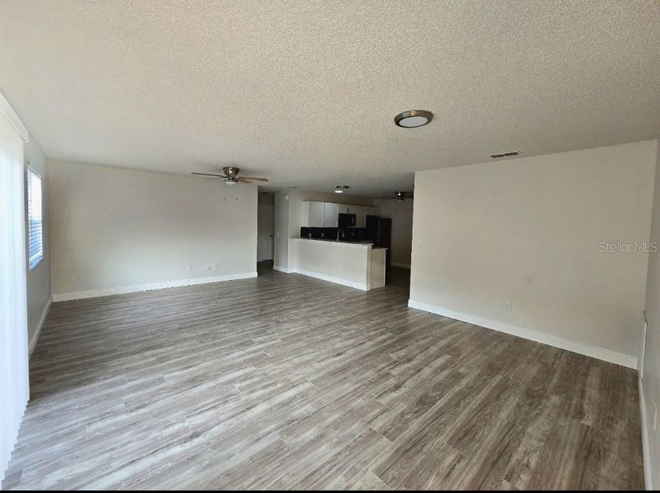 Active With Contract: $259,990 (2 beds, 2 baths, 1121 Square Feet)