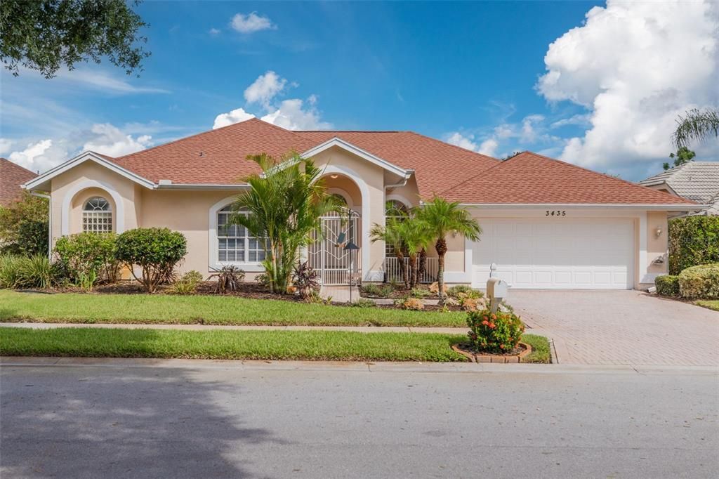 Active With Contract: $562,000 (3 beds, 2 baths, 2371 Square Feet)