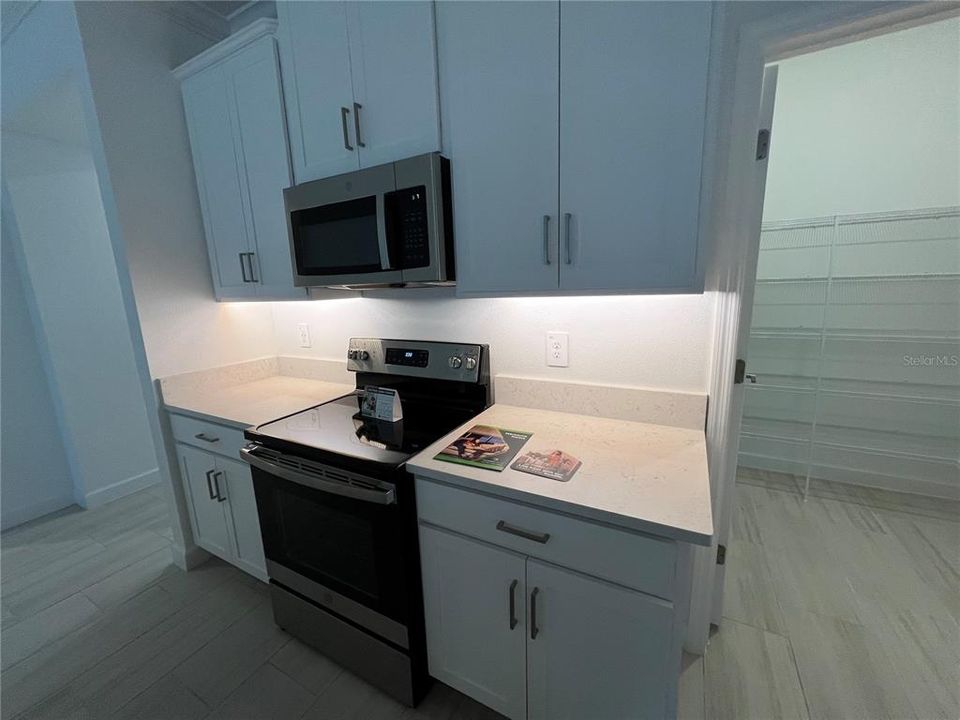 For Rent: $2,549 (4 beds, 2 baths, 2145 Square Feet)