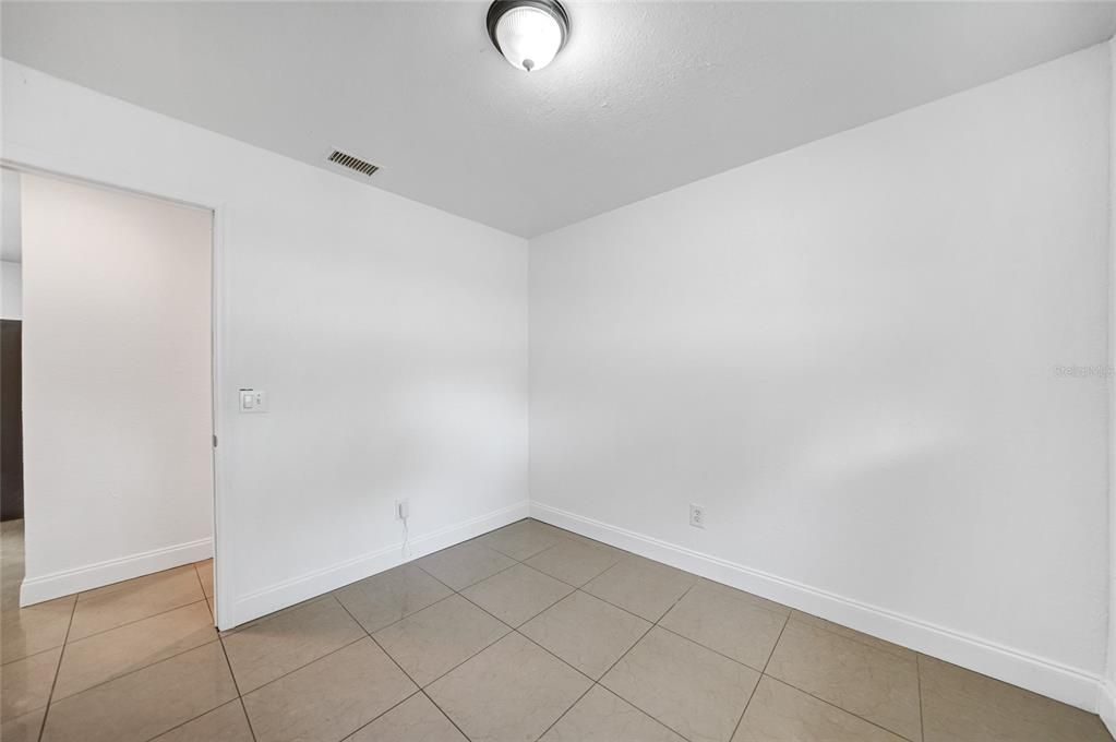 For Sale: $198,000 (3 beds, 2 baths, 1014 Square Feet)