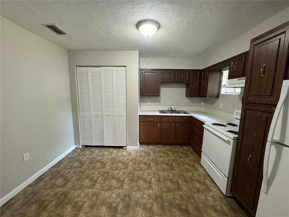 For Rent: $1,475 (3 beds, 1 baths, 1100 Square Feet)