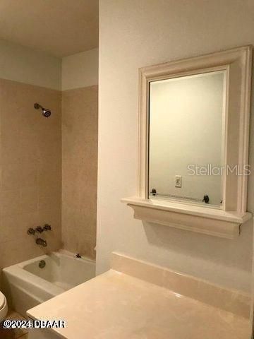 For Rent: $1,200 (1 beds, 1 baths, 715 Square Feet)