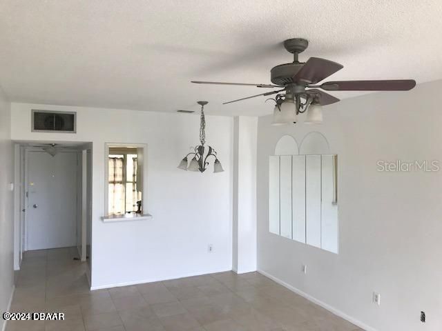 For Rent: $1,200 (1 beds, 1 baths, 715 Square Feet)