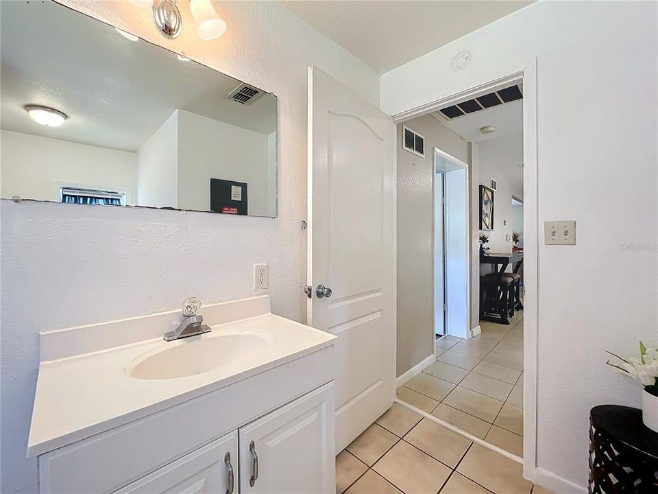 For Sale: $225,000 (2 beds, 2 baths, 1136 Square Feet)