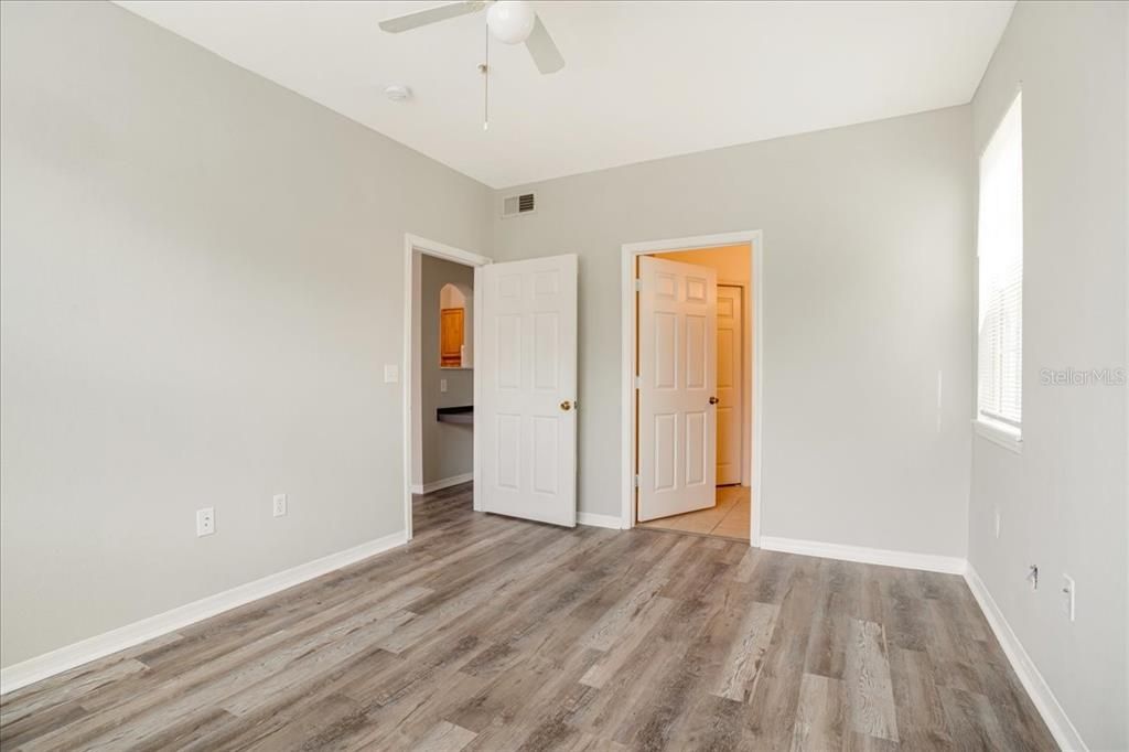 Active With Contract: $200,000 (2 beds, 2 baths, 1107 Square Feet)