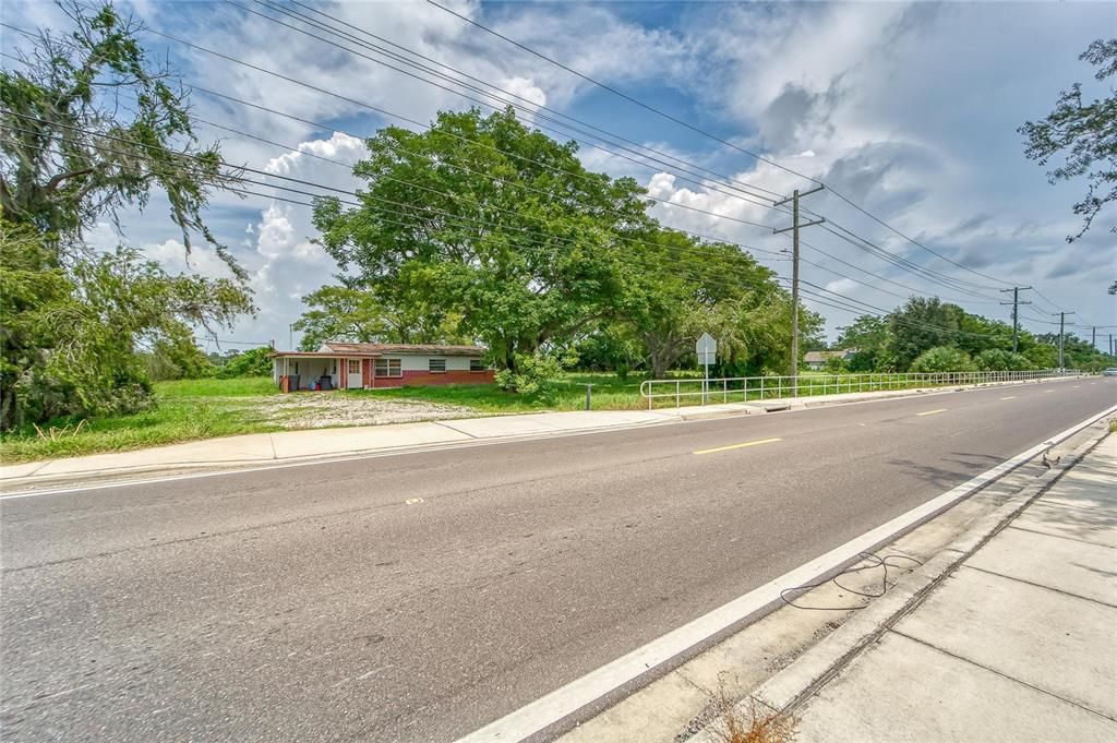 For Sale: $799,900 (2 beds, 1 baths, 975 Square Feet)