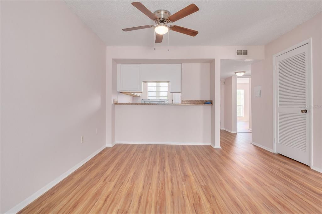 For Sale: $109,700 (2 beds, 1 baths, 900 Square Feet)