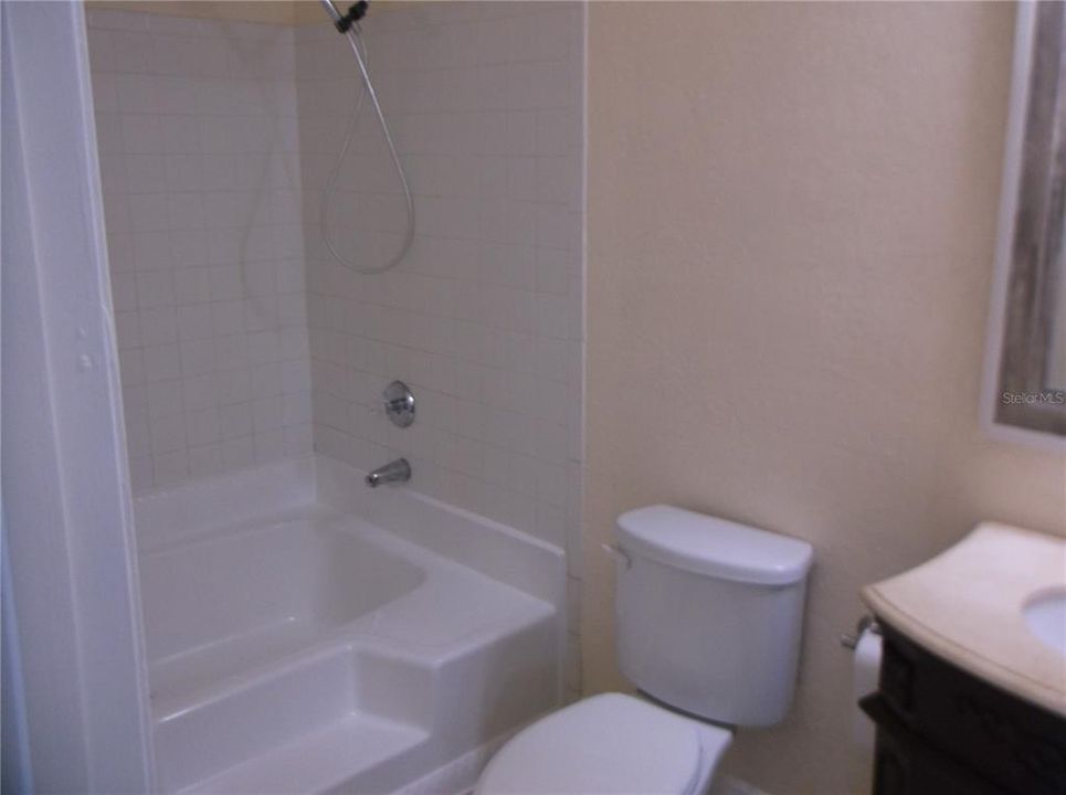 For Sale: $187,000 (2 beds, 2 baths, 990 Square Feet)