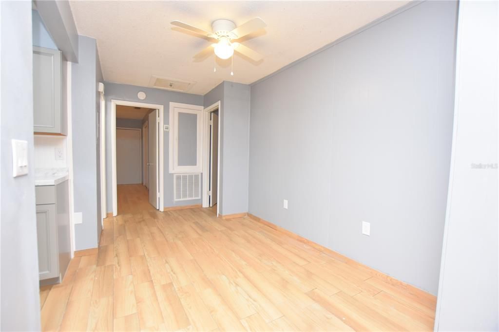 For Rent: $1,350 (2 beds, 1 baths, 1176 Square Feet)