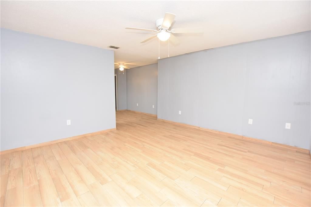 For Rent: $1,350 (2 beds, 1 baths, 1176 Square Feet)