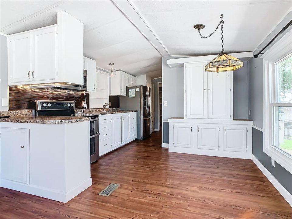 Kitchen & dinette area