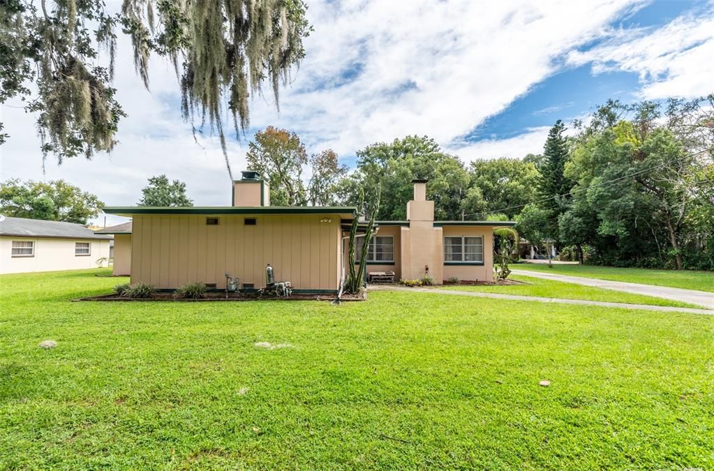 For Sale: $490,000 (3 beds, 3 baths, 2700 Square Feet)