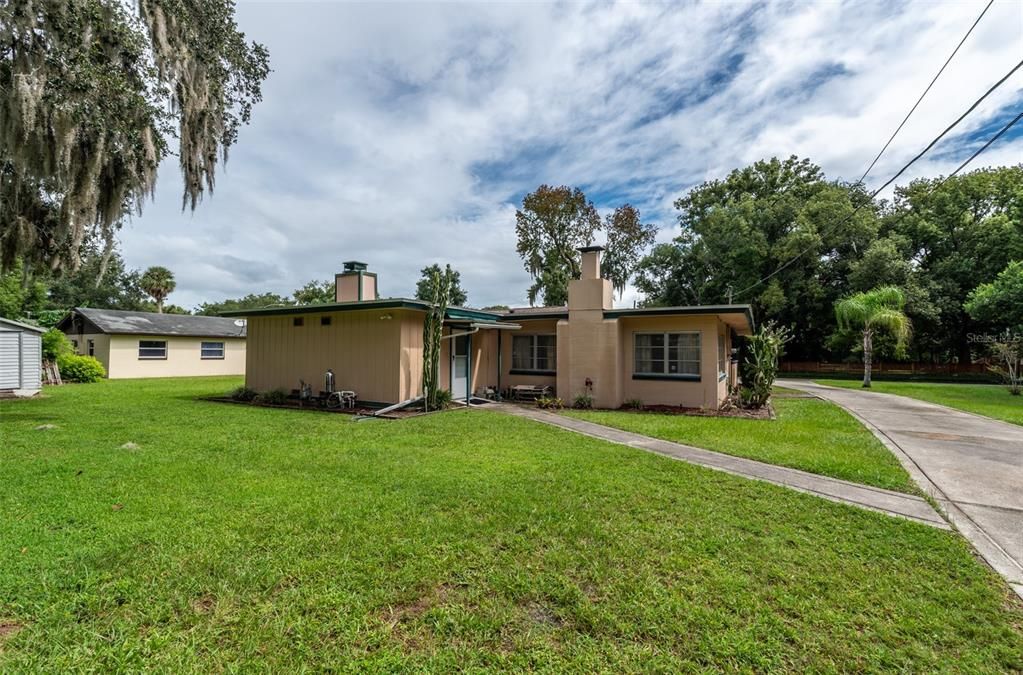 For Sale: $490,000 (3 beds, 3 baths, 2700 Square Feet)