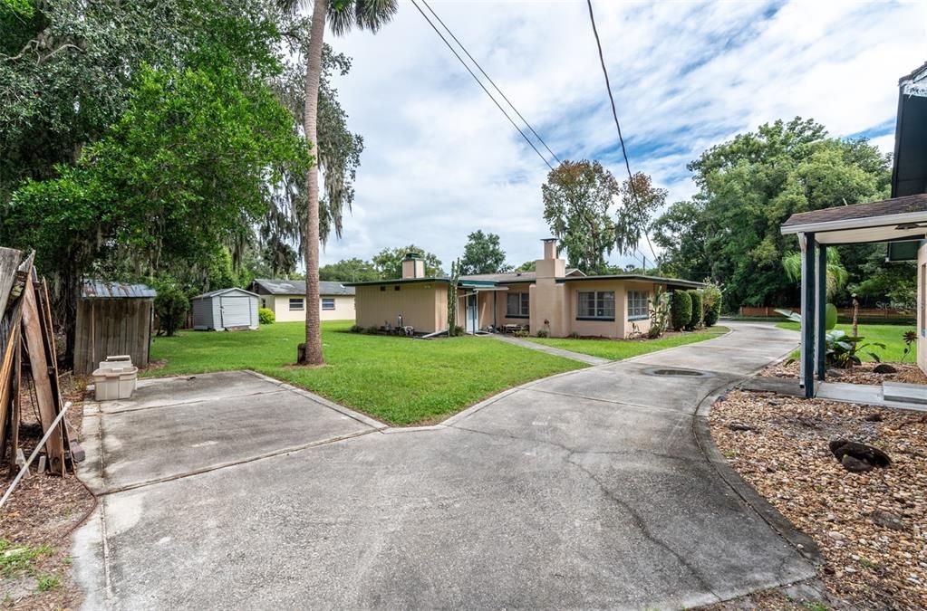 For Sale: $490,000 (3 beds, 3 baths, 2700 Square Feet)