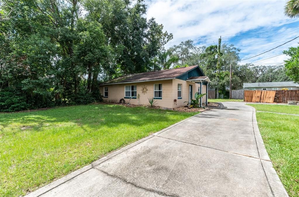 For Sale: $490,000 (3 beds, 3 baths, 2700 Square Feet)