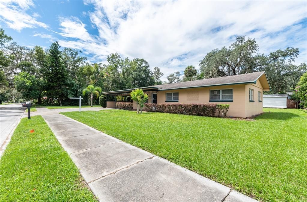 For Sale: $490,000 (3 beds, 3 baths, 2700 Square Feet)