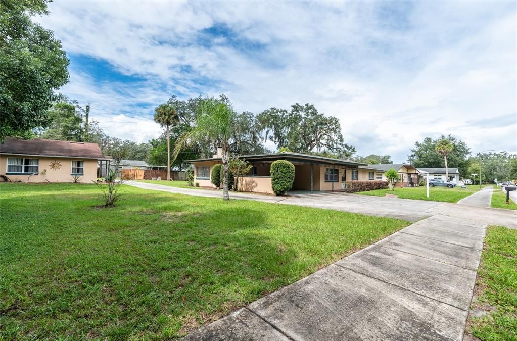 For Sale: $490,000 (3 beds, 3 baths, 2700 Square Feet)