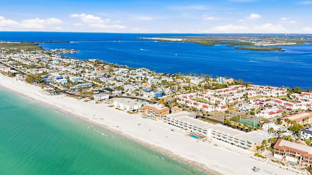 На продажу: $1,599,000 (3 спален, 2 ванн, 1212 Квадратных фут)