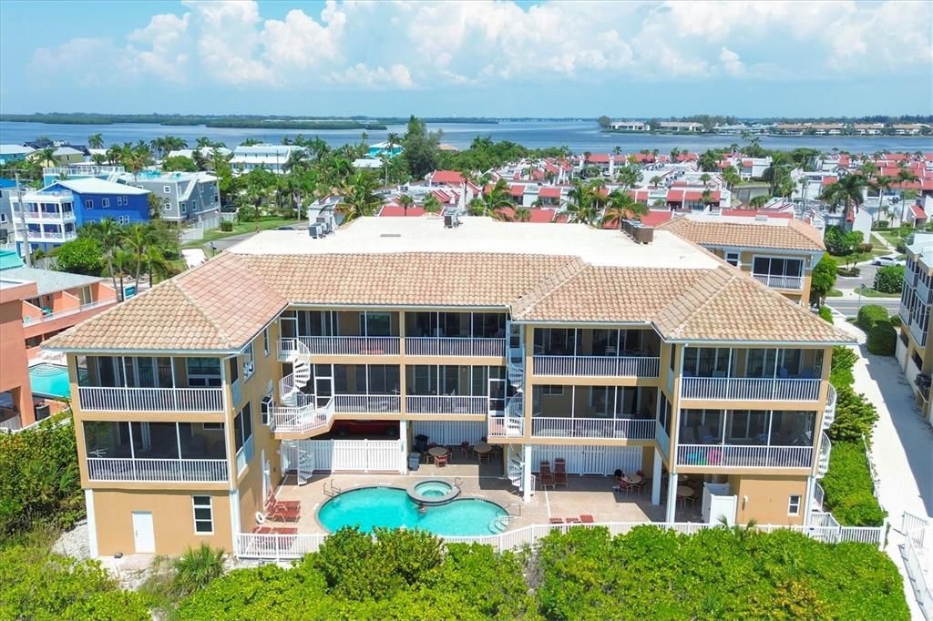 For Sale: $1,699,995 (3 beds, 2 baths, 1212 Square Feet)