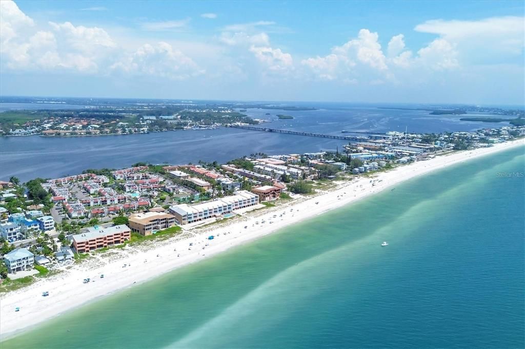 For Sale: $1,699,995 (3 beds, 2 baths, 1212 Square Feet)