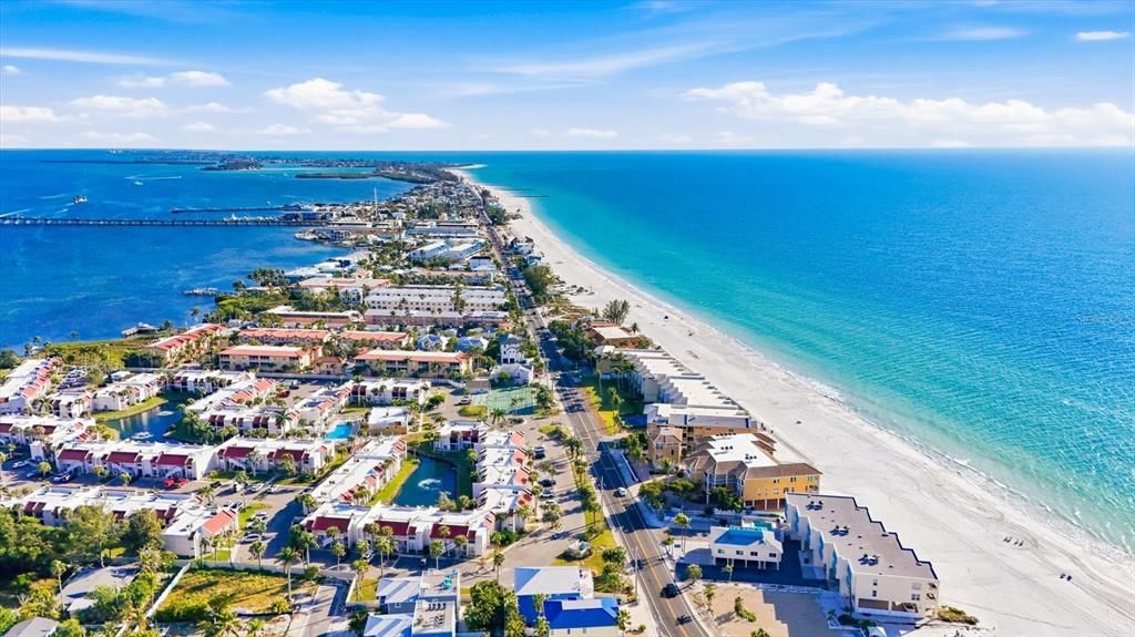 На продажу: $1,599,000 (3 спален, 2 ванн, 1212 Квадратных фут)