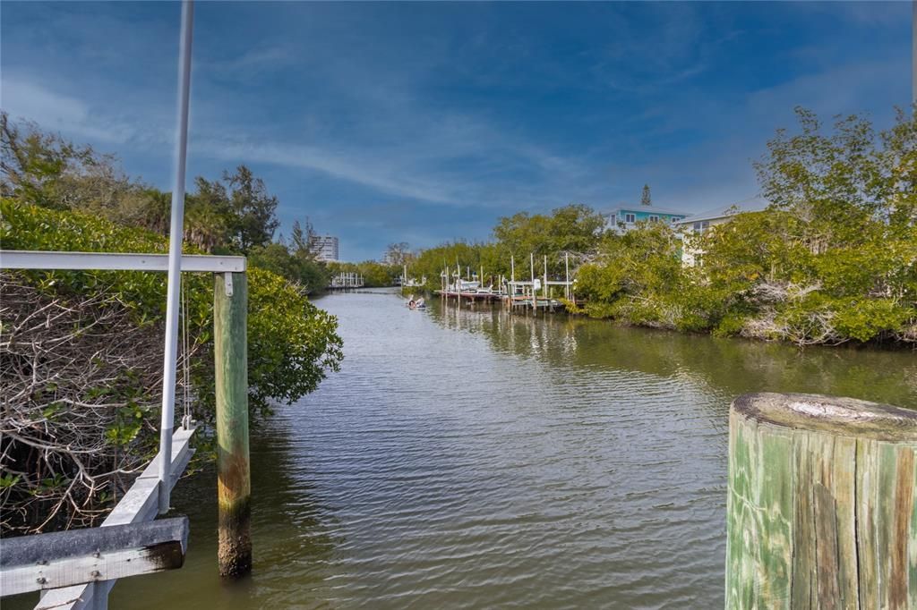 For Sale: $2,495,000 (3 beds, 3 baths, 2635 Square Feet)