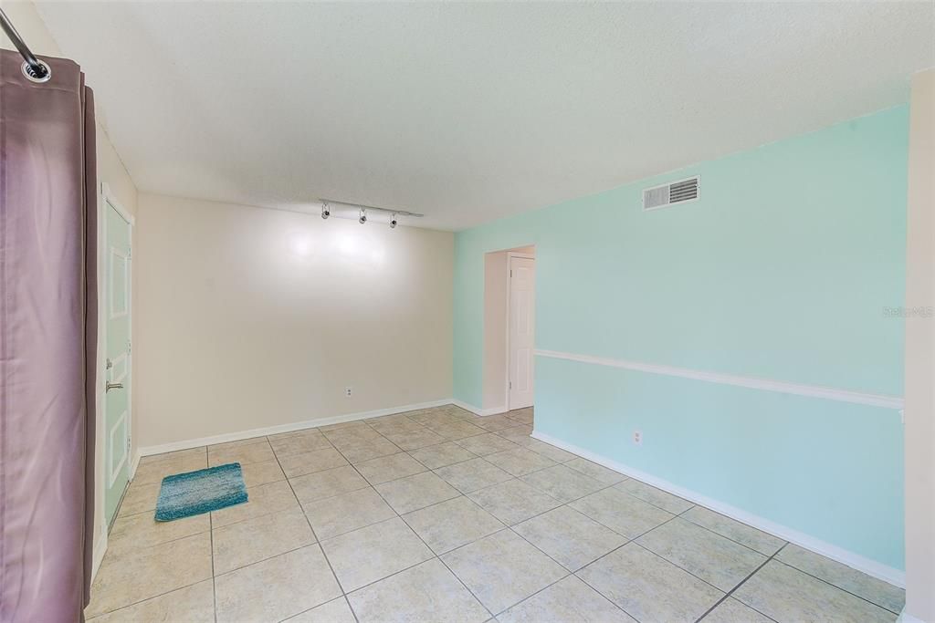 Living / Hallway to kitchen