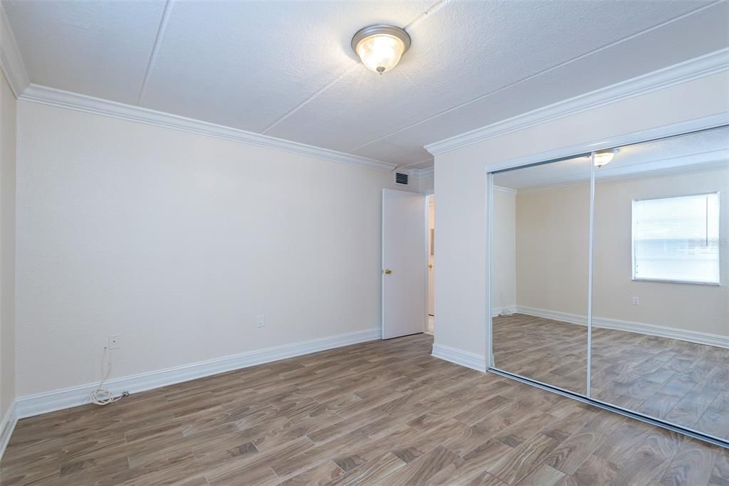 Active With Contract: $1,450 (2 beds, 1 baths, 700 Square Feet)