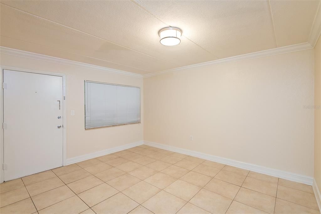 Active With Contract: $1,450 (2 beds, 1 baths, 700 Square Feet)