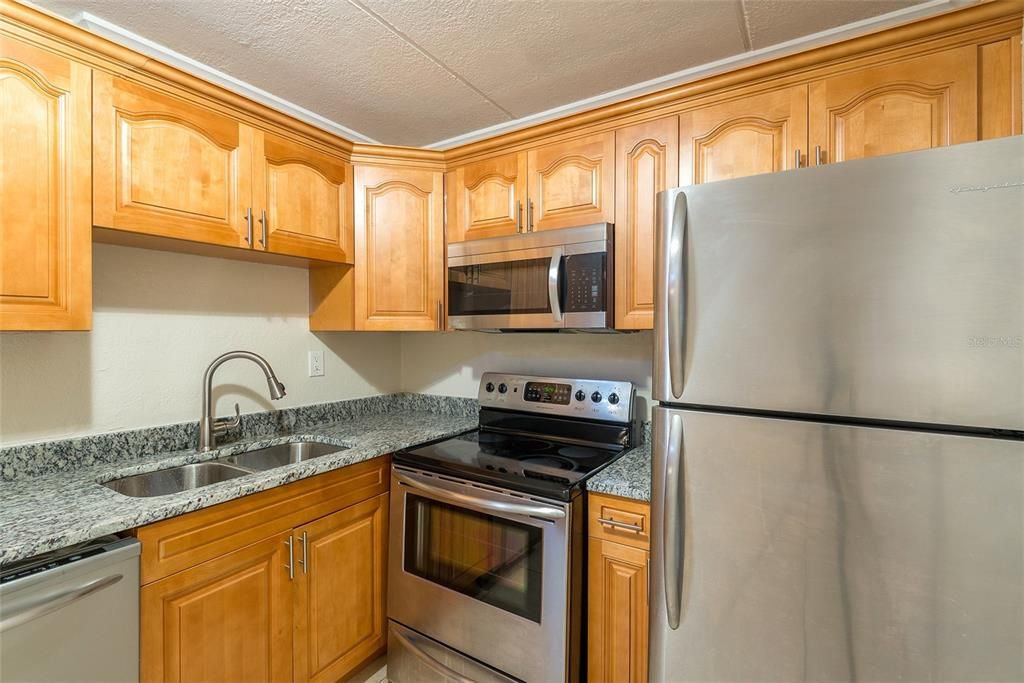 Active With Contract: $1,450 (2 beds, 1 baths, 700 Square Feet)