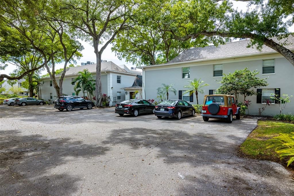 Active With Contract: $1,450 (2 beds, 1 baths, 700 Square Feet)